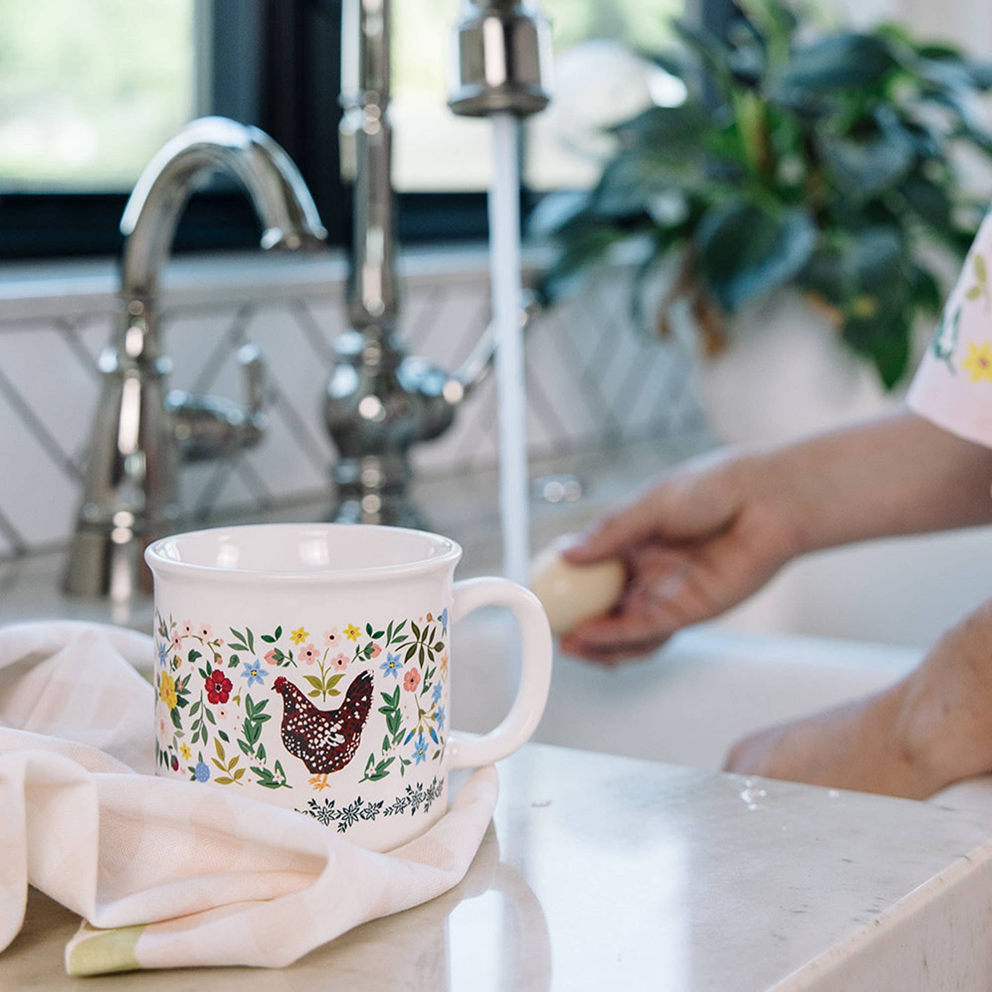 Chicken Floral Mug - Raymond's Hallmark