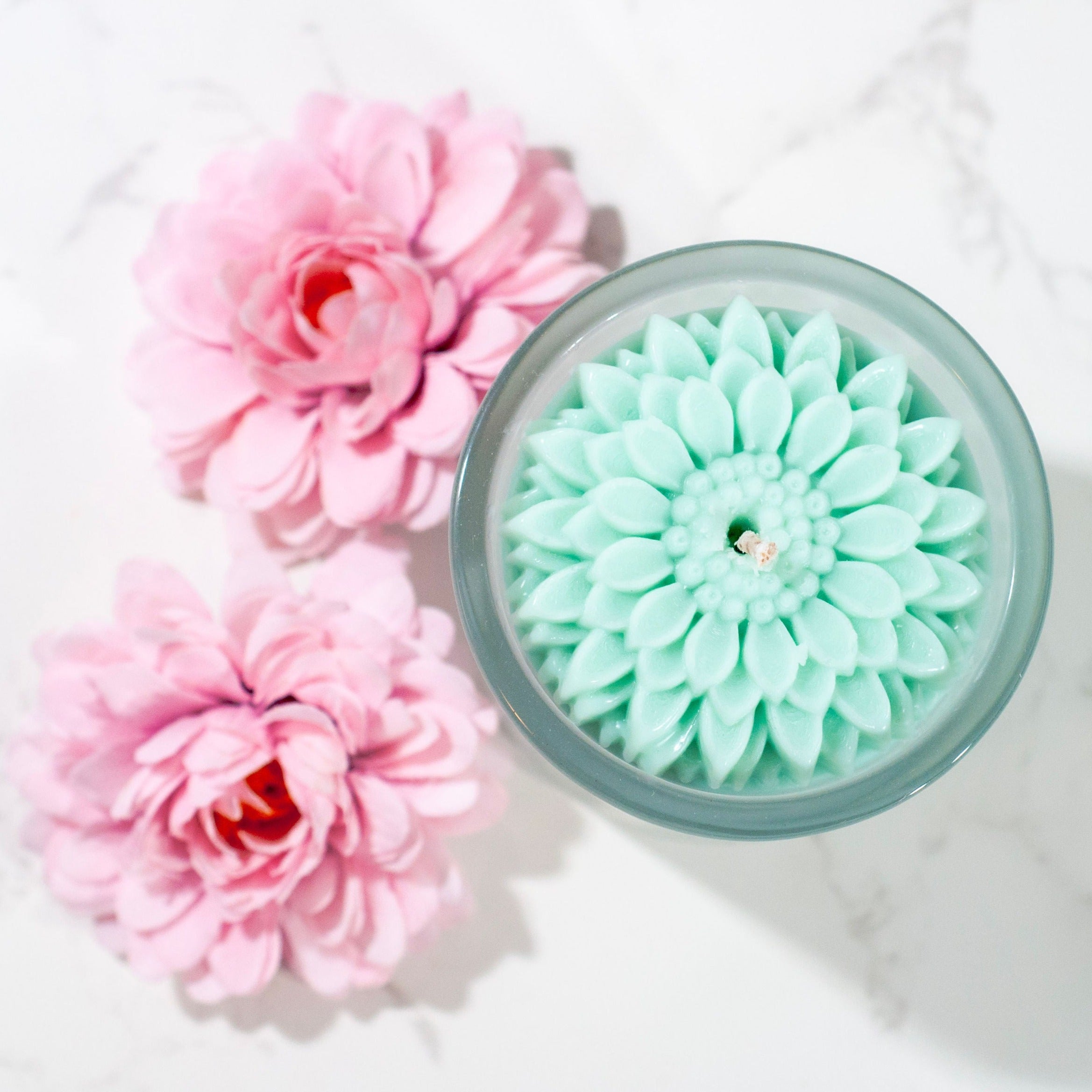 Dahlia Flower Top Candle 8 oz - Raymond's Hallmark