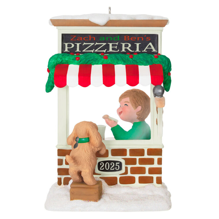 CHRISTMAS WINDOW 2025 23 - Raymond's Hallmark