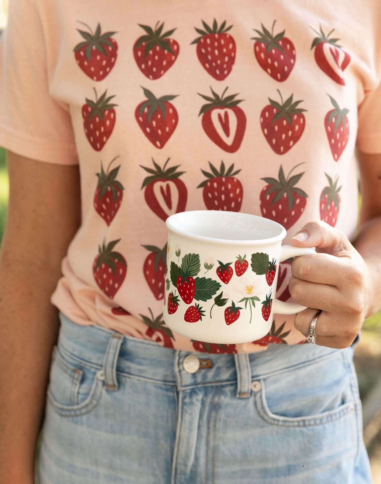 Strawberry Patch Mug - Raymond's Hallmark